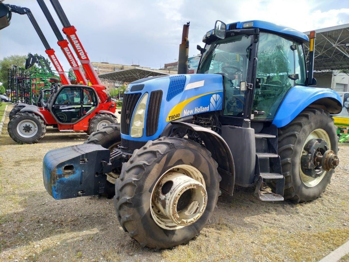 Т8040 New Holland
