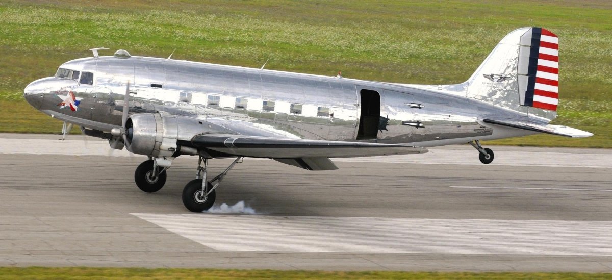 Самолет c-47 Skytrain