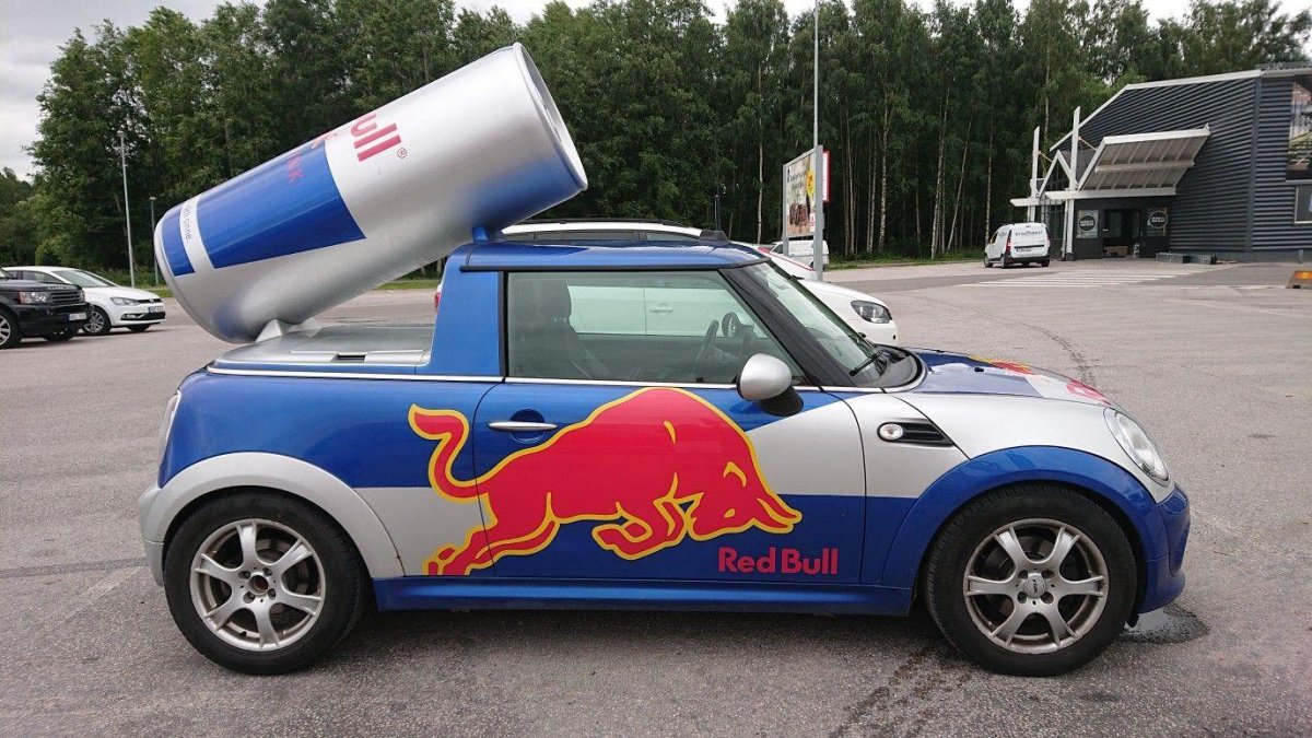 Мини Купер ред Булл девчонки