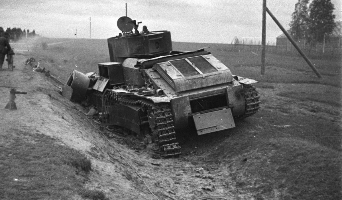 Подбитый танк т 28