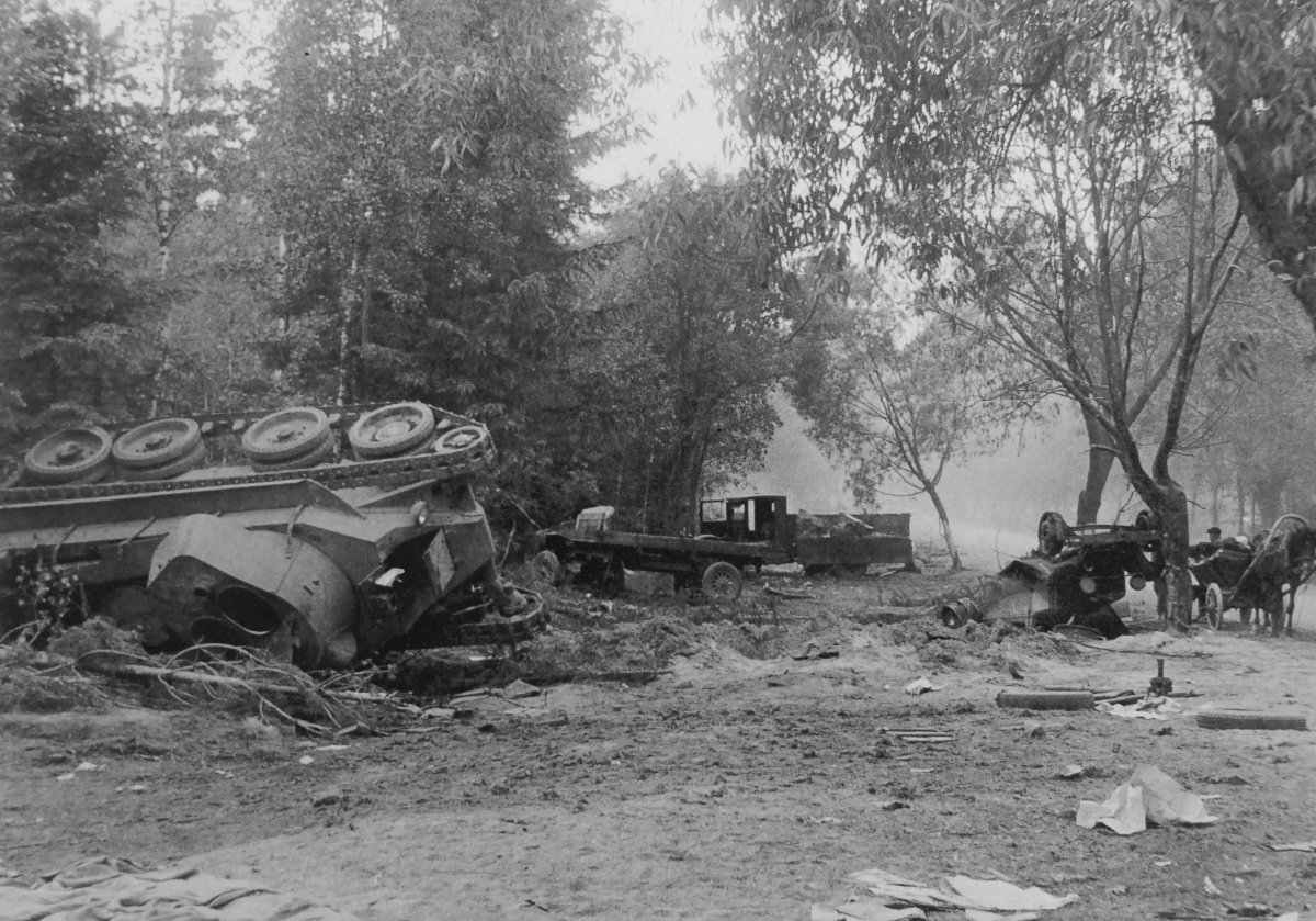 Разгромленная колонна РККА июнь 1941