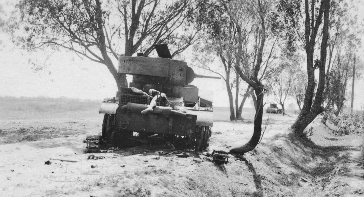 Подбитый танк т-26