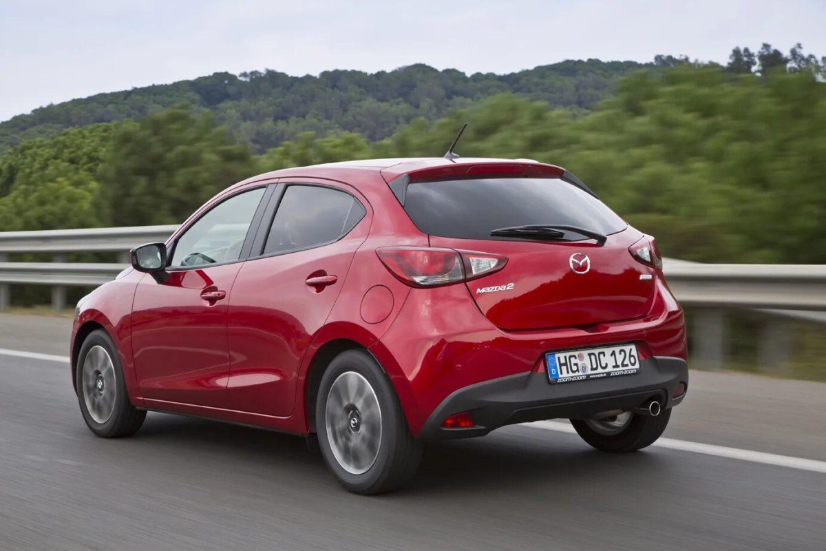 Mazda 2 2015