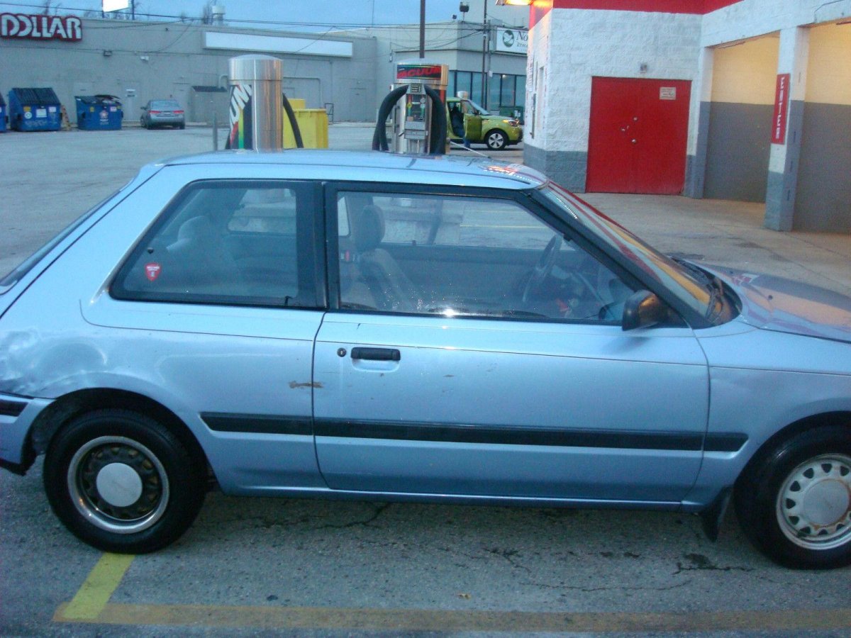 Mazda 323 1990 хэтчбек