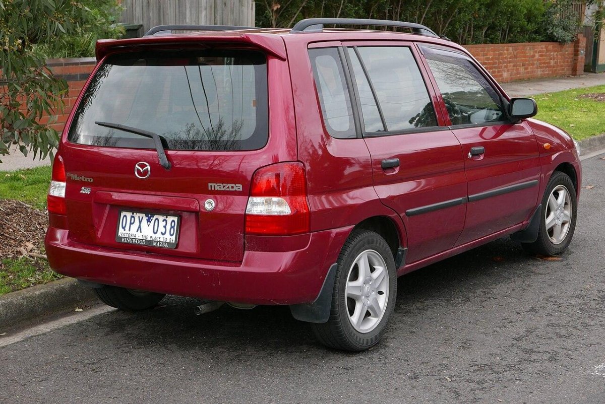 Mazda 121 2000