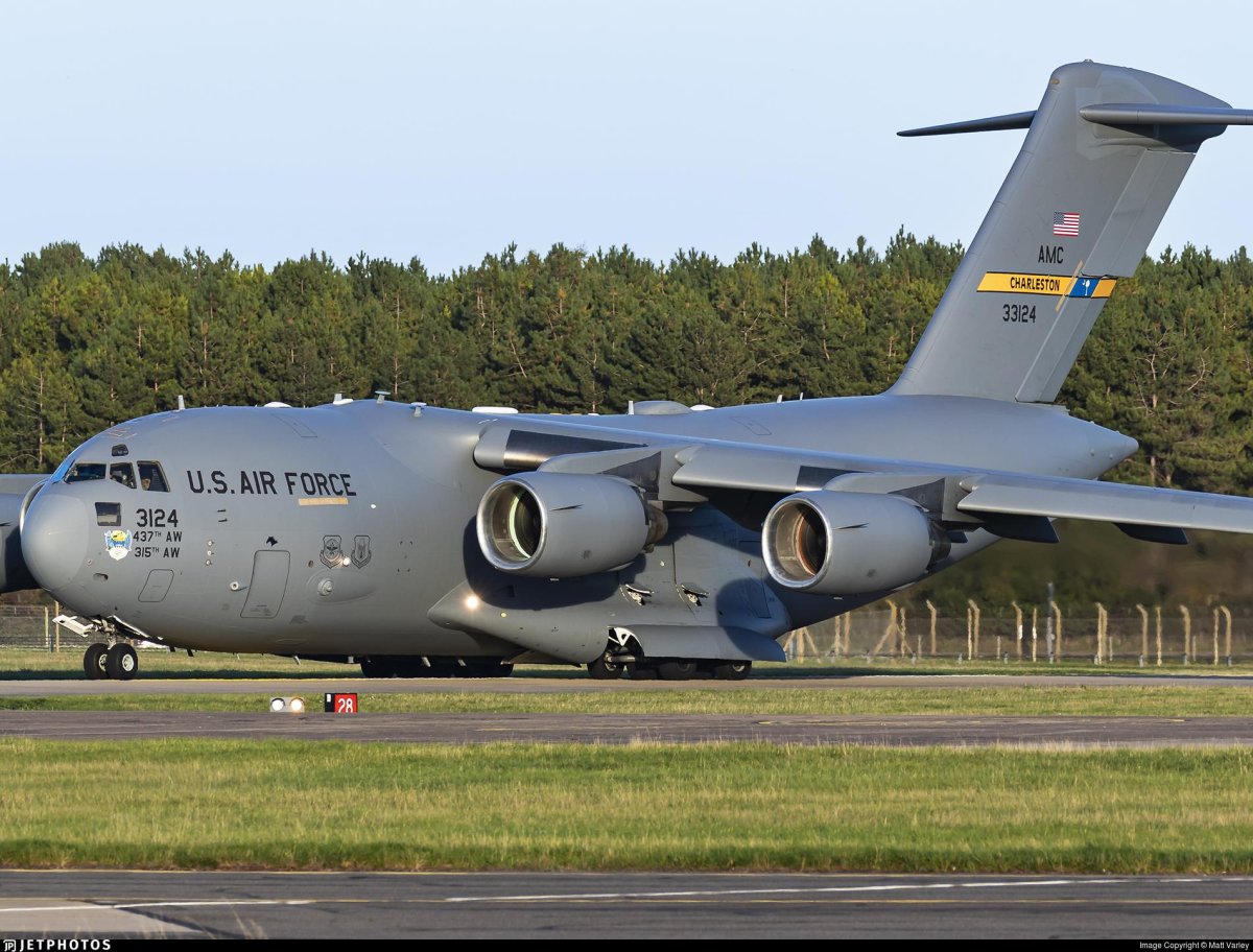 Самолет c-17 Globemaster III сбитый
