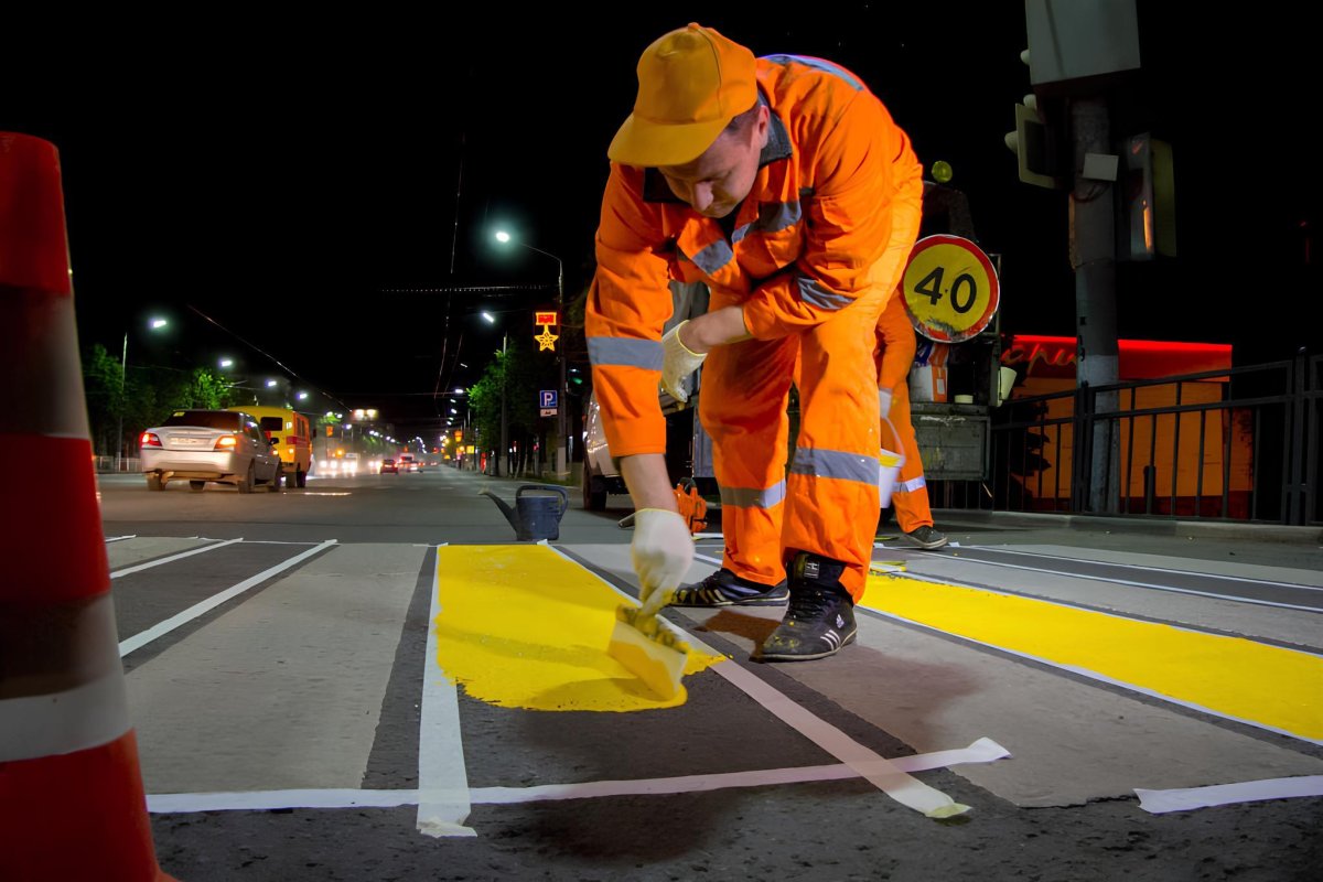 Нанесение разметки на дорогу
