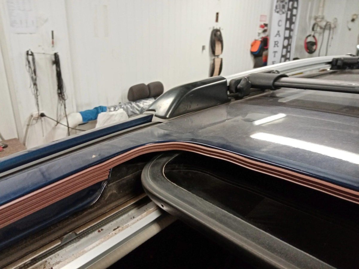 Уплотнительная резинка люка Ауди 100 с4