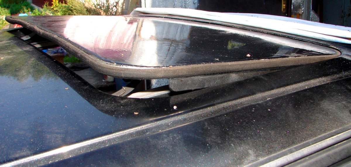 Уплотнитель люка Ауди 80