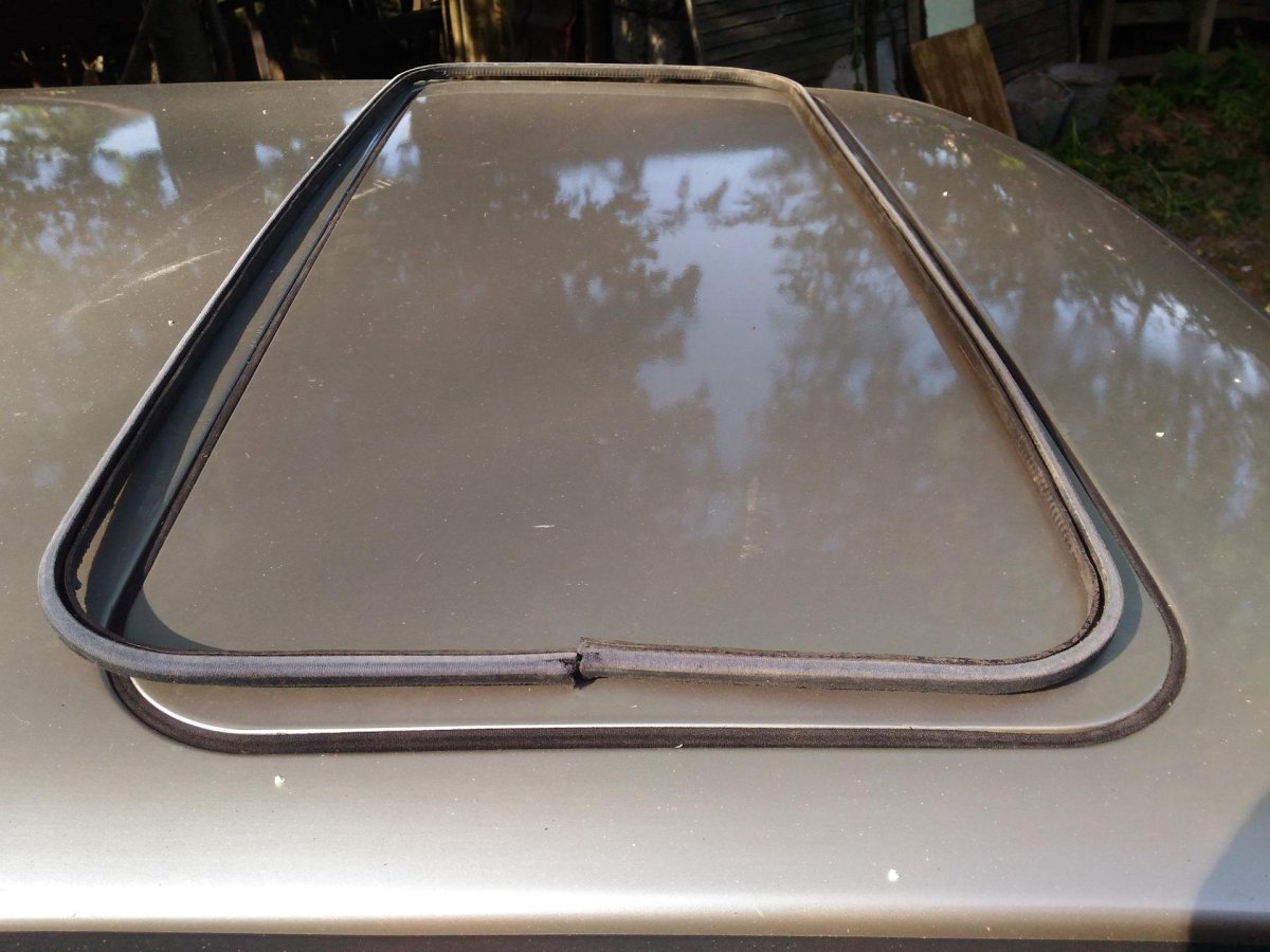 Уплотнитель люка Passat b3