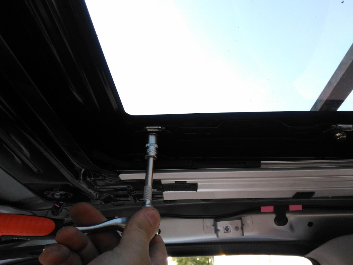 Паджеро 3 люк тросик