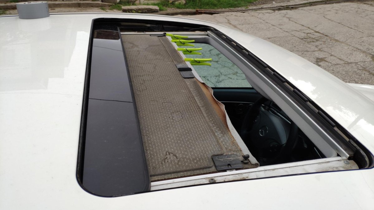 Шторка люка Мерседес 140