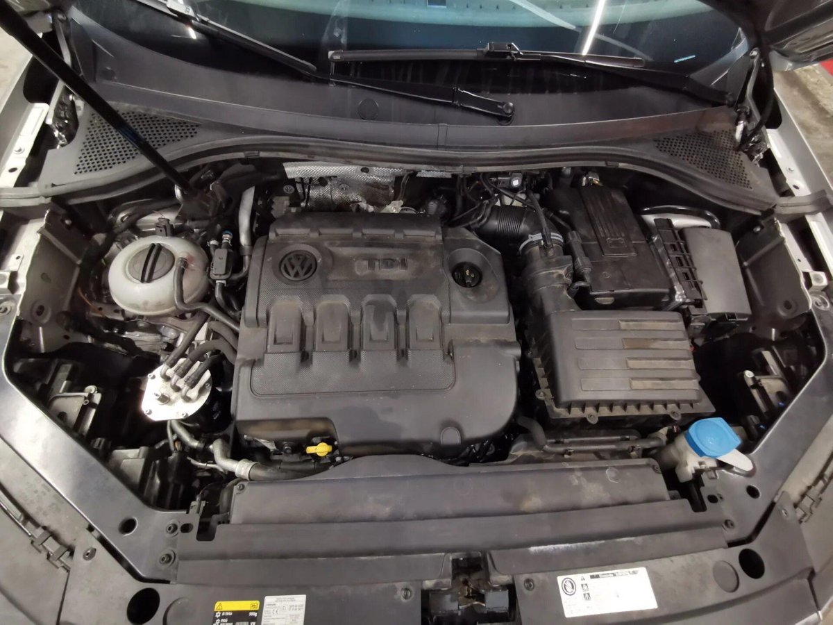 Volkswagen Tiguan подкапотное пространство
