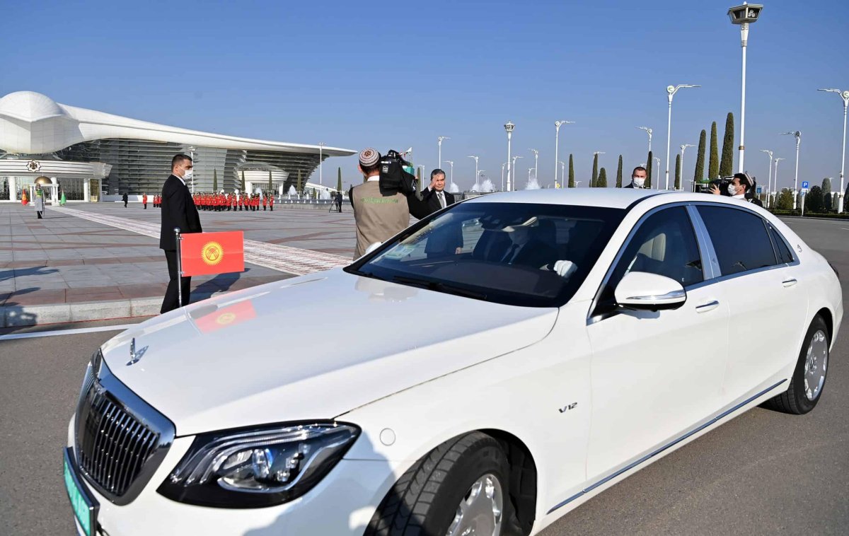 Гурбангулы Бердымухамедов машина