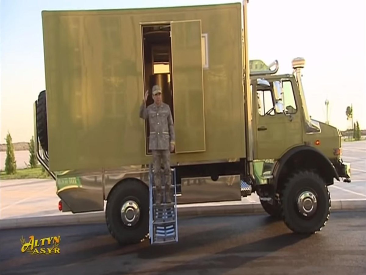 Машина президента Туркменистана Золотая