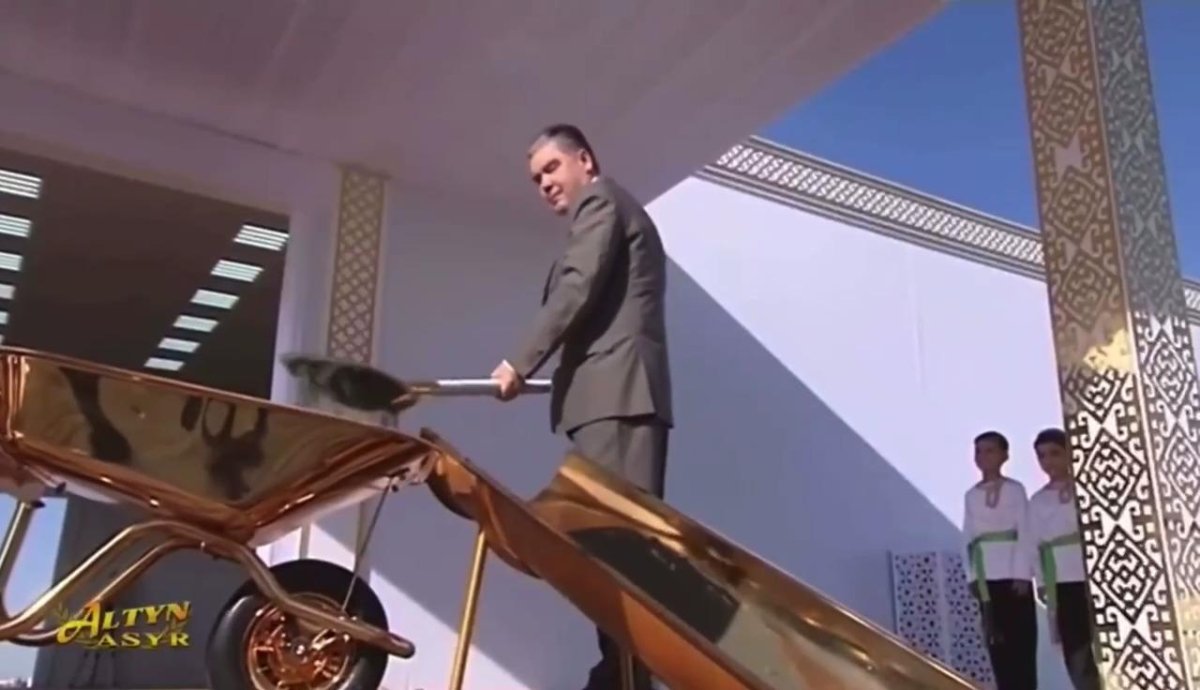 Президент Туркменистана Золотая лопата