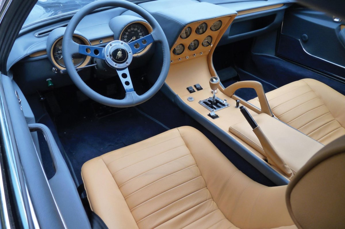 Lamborghini Miura салон