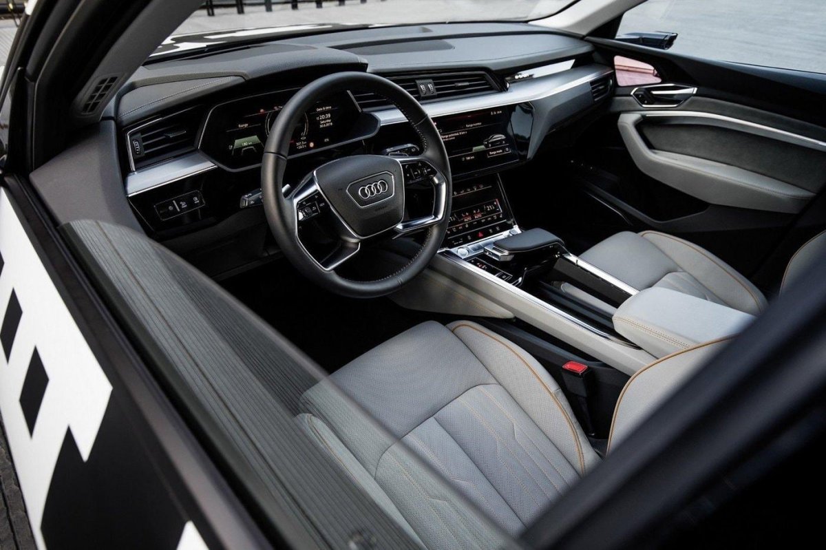 Audi e-tron салон