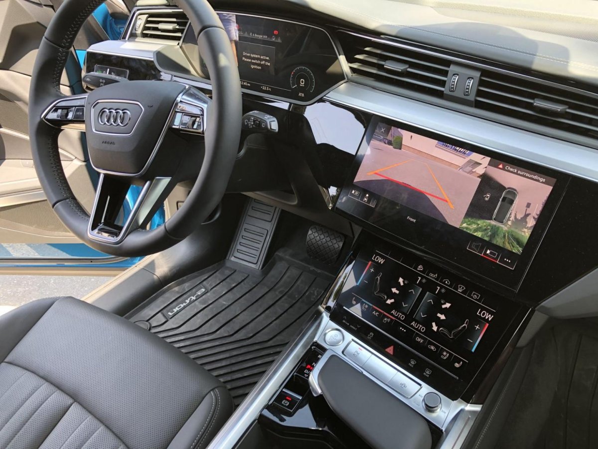 Audi e-tron gt салон