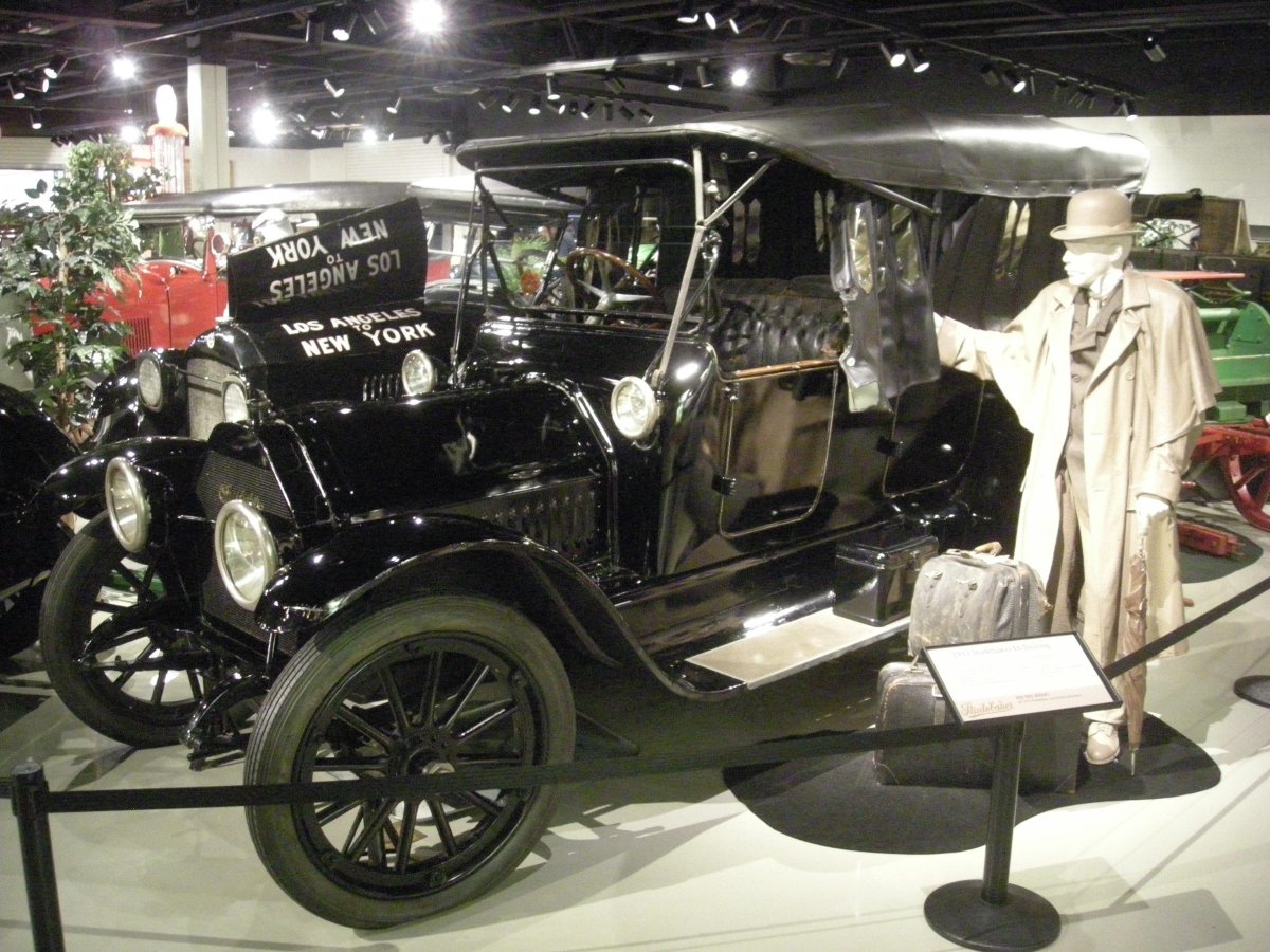 Национальный музей автомобиля Studebaker в Саут-Бенде, США