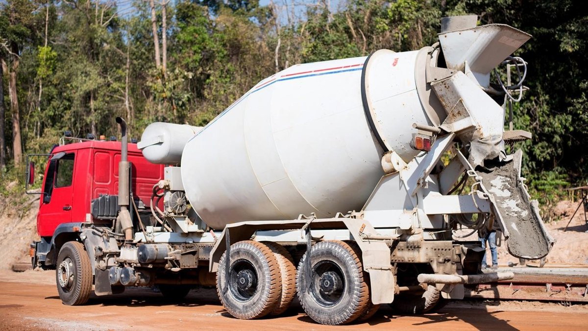 Автобетоносмеситель на стройке