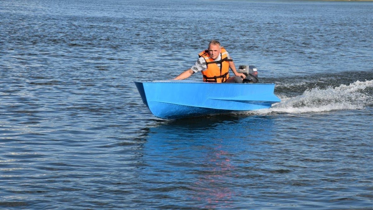 Моторно весельная лодка