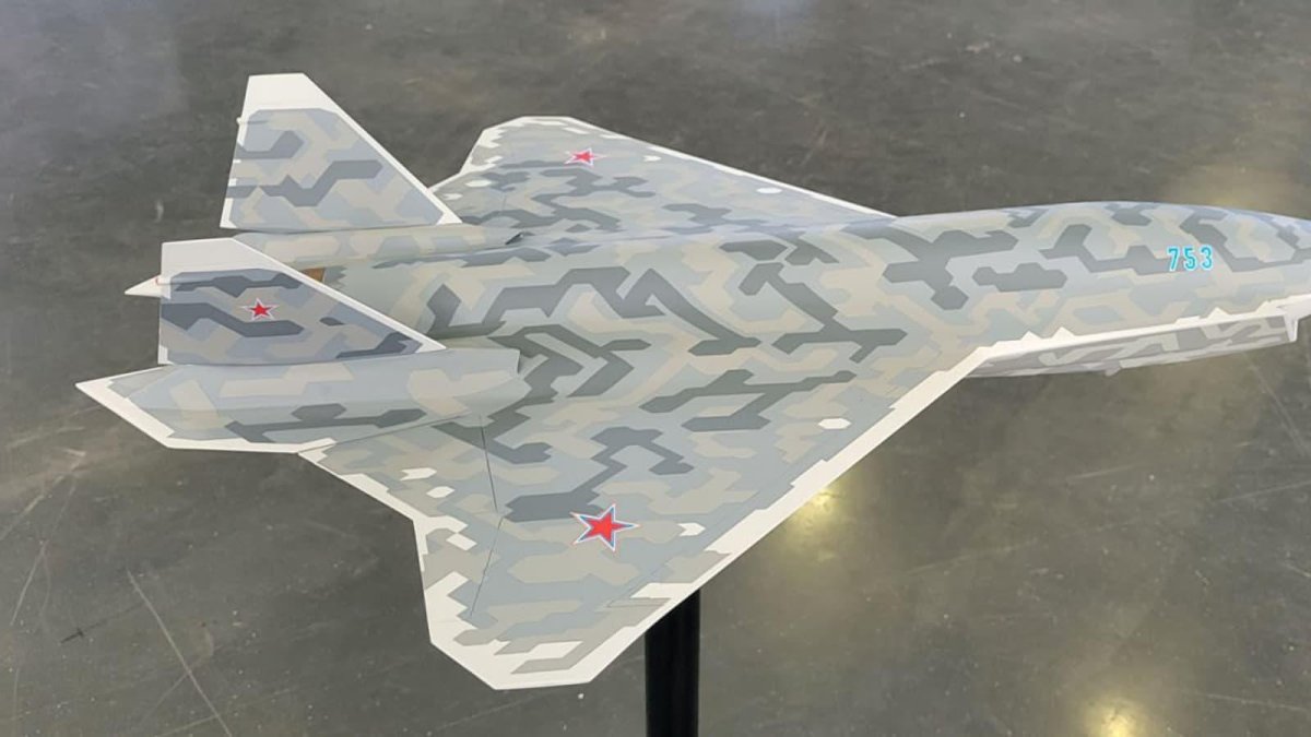 Истребитель Су-75 Checkmate