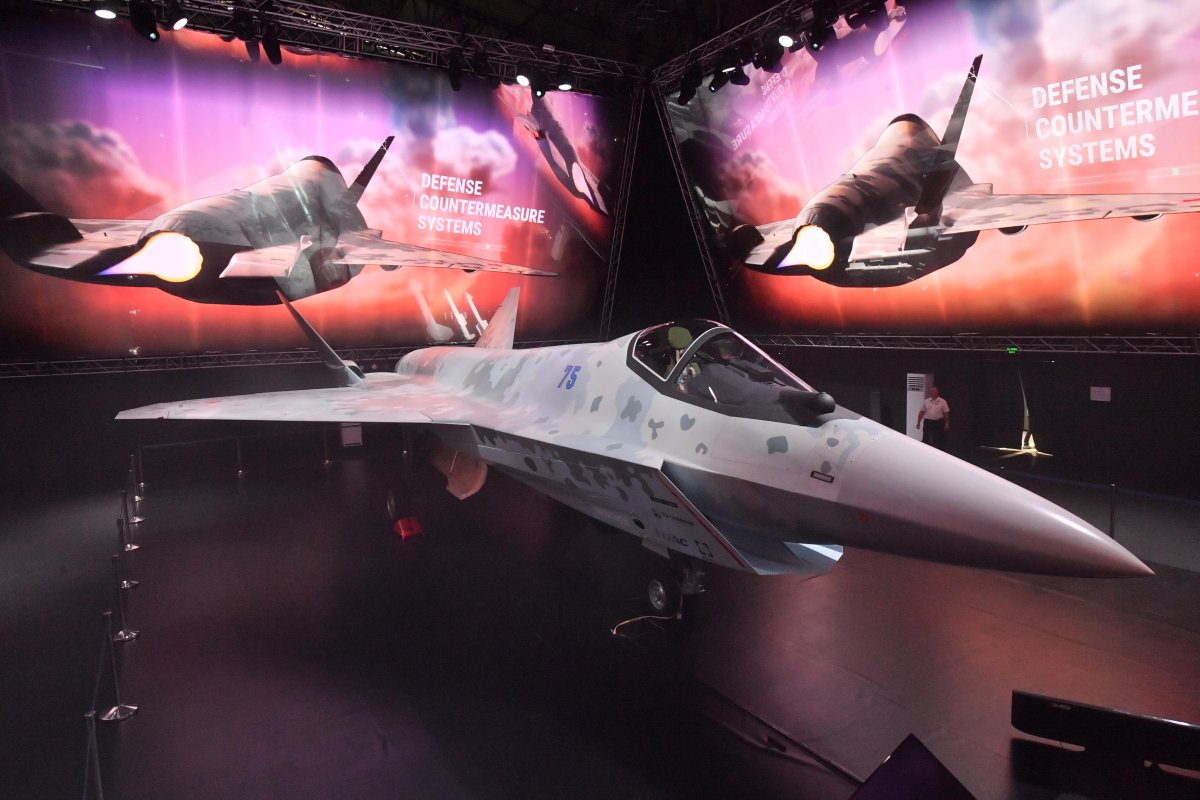 Истребителей пятого поколения Су-75 Checkmate