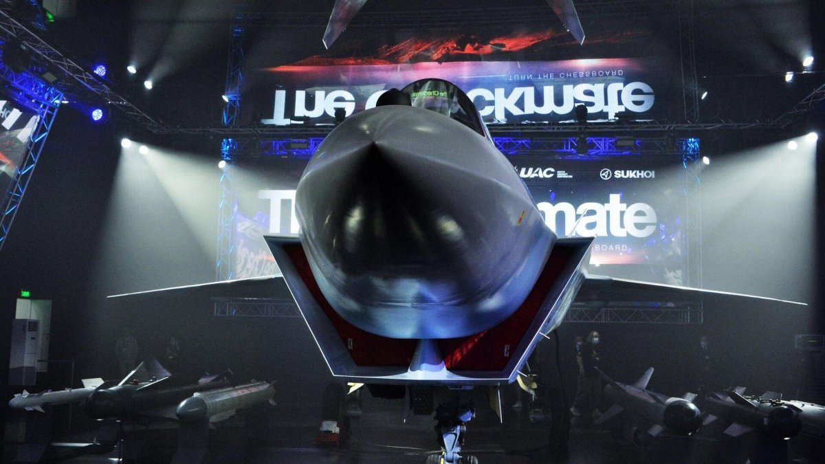 Истребителей пятого поколения Су-75 Checkmate