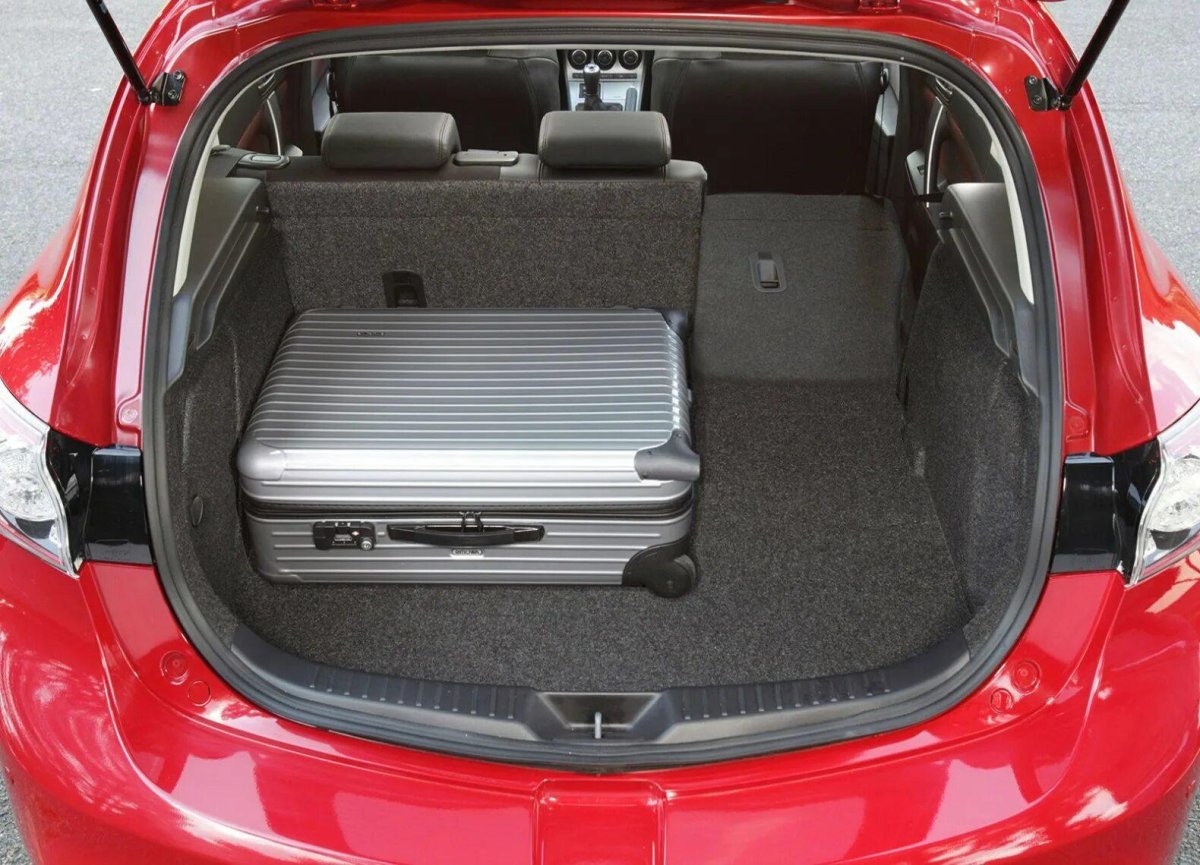 Mazda 3 хэтчбек багажник