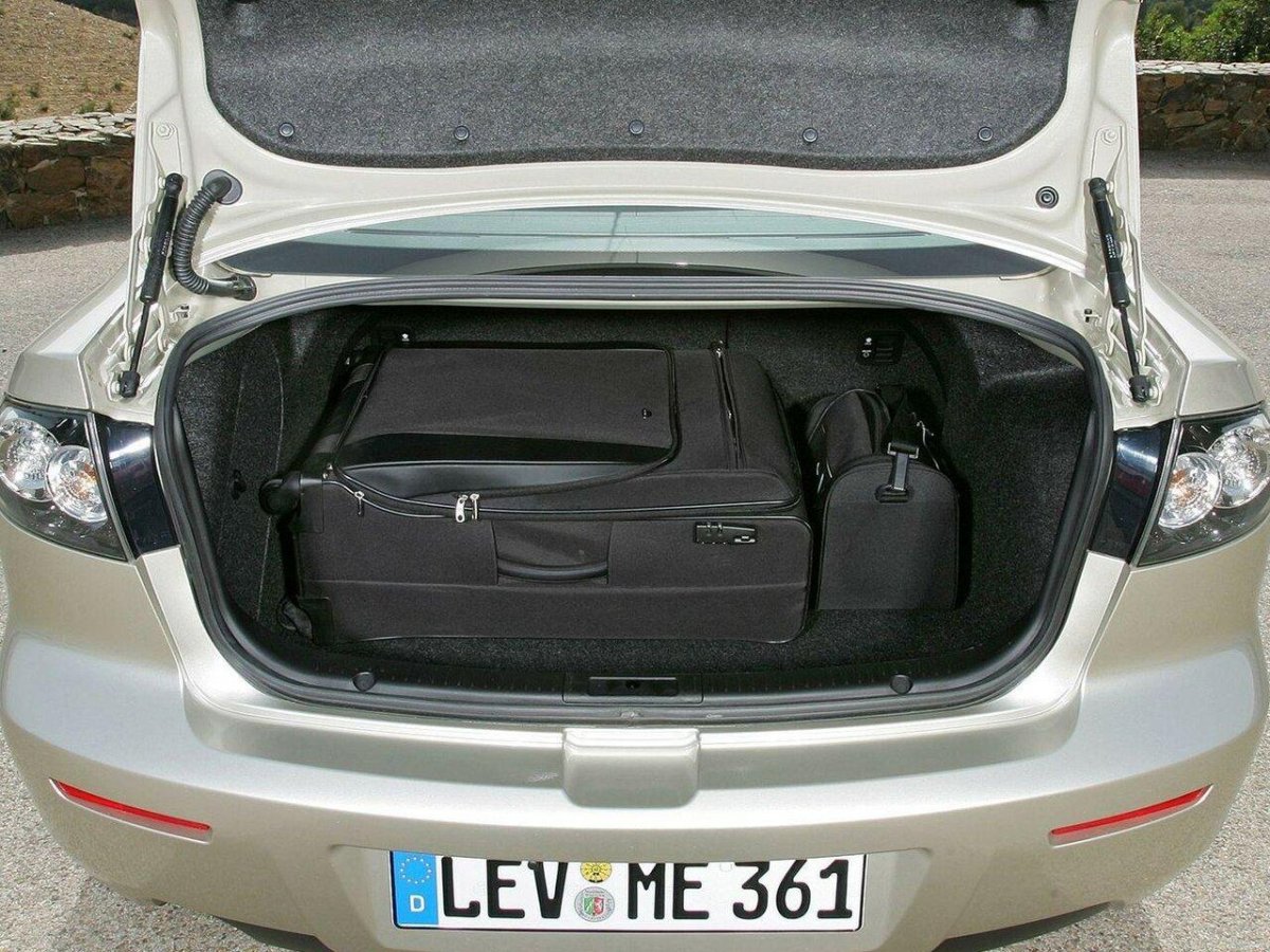 Мазда 3 2007 багажник