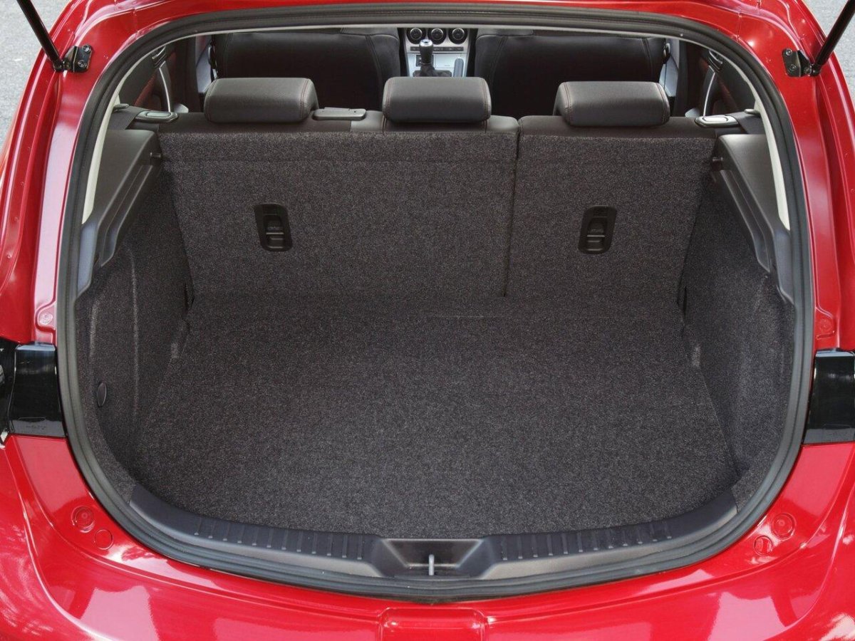 Mazda 3 хэтчбек багажник