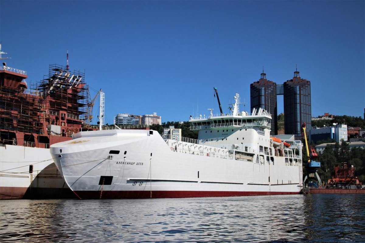 Паром Грузопассажирский Александр Деев