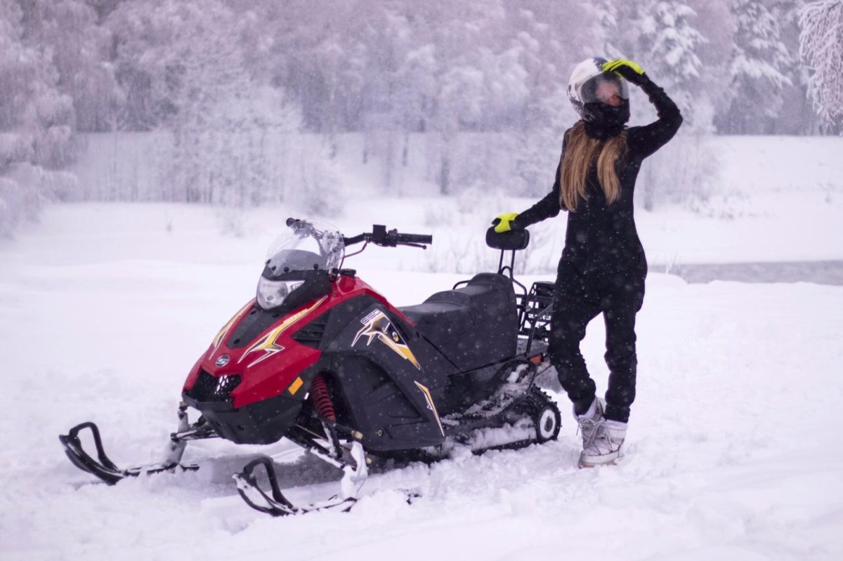 Катание на снегоходе