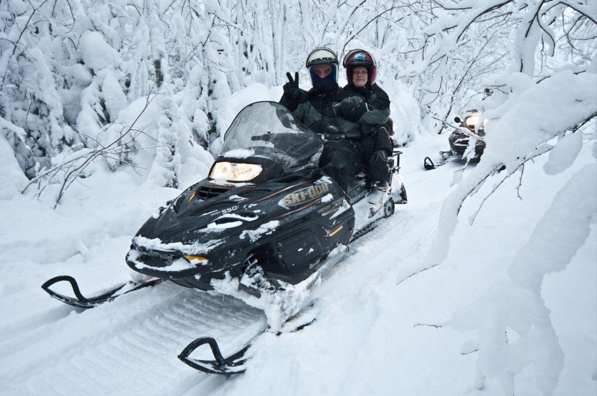 Покататься на снегоходах
