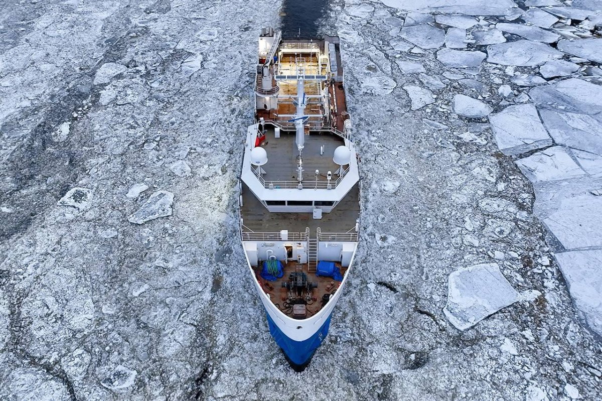 Капитан Александров судно