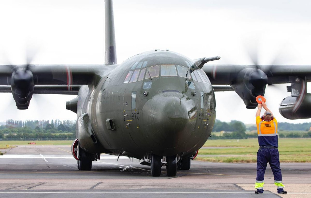 Самолет Hercules c130