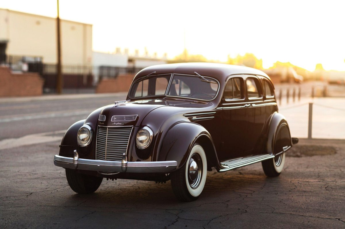 Chrysler 1937 sedan