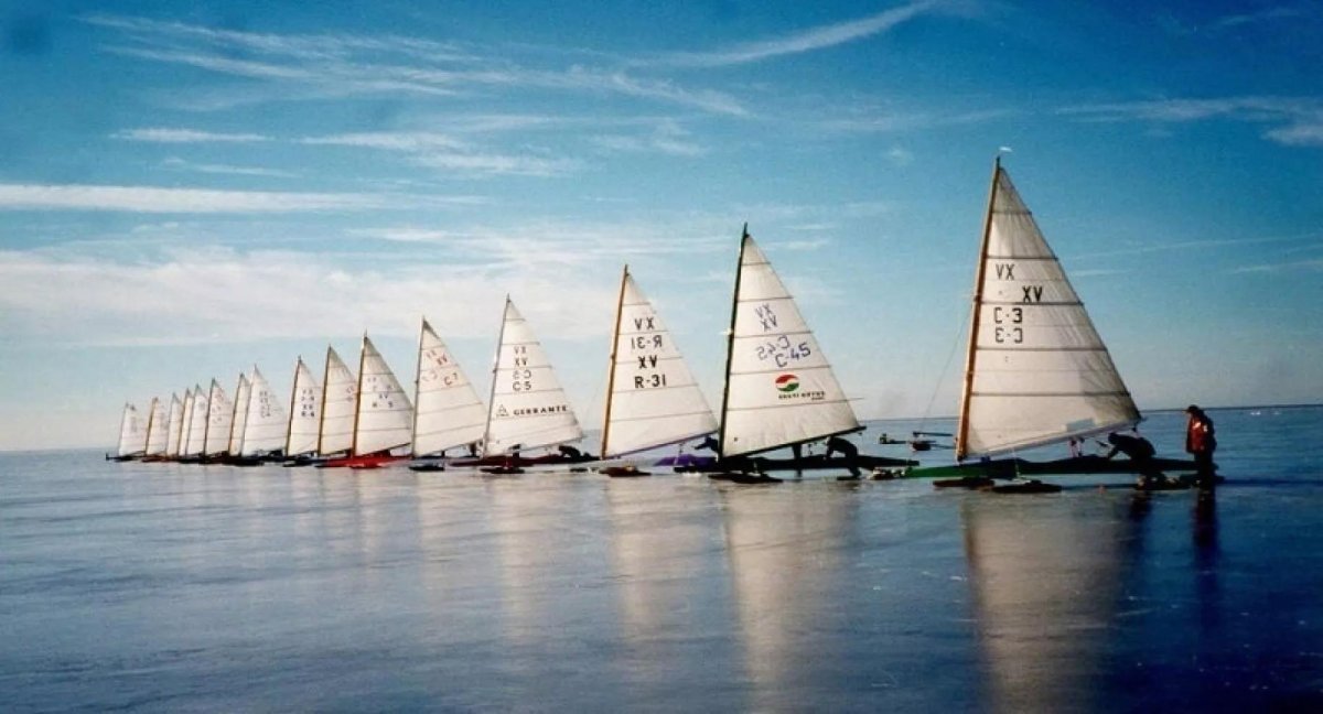 Буер монотип XV