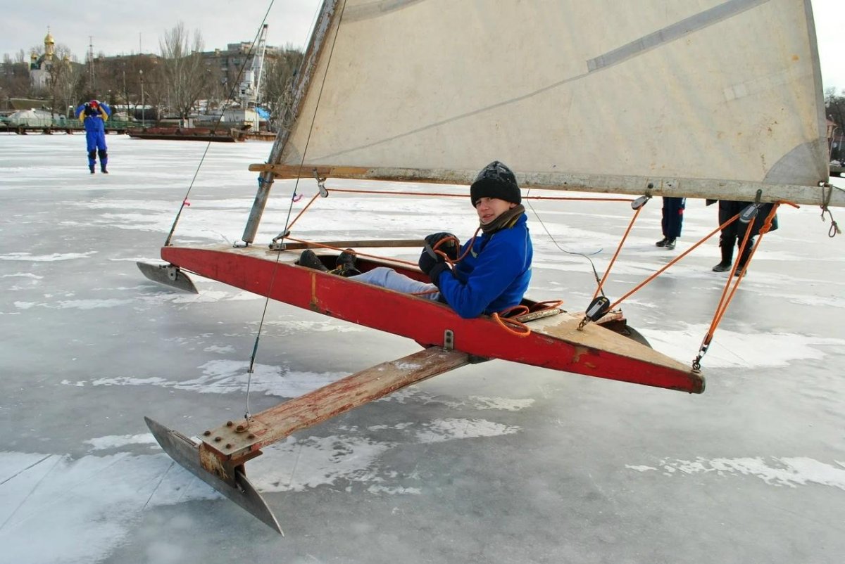 Зимний буер под парусом