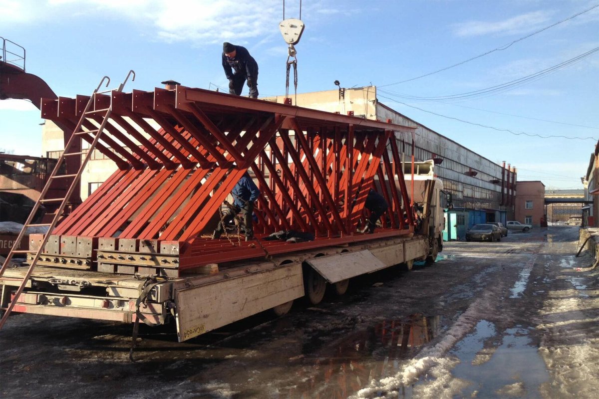 Разгрузка металлоконструкций