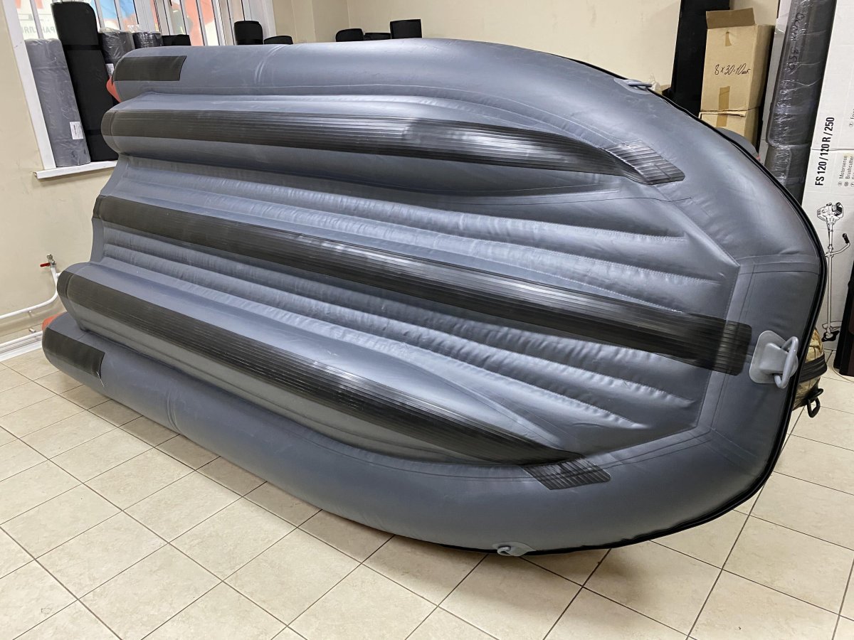 Лодка риф Скат 390