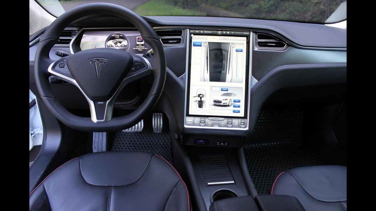 Tesla model s салон