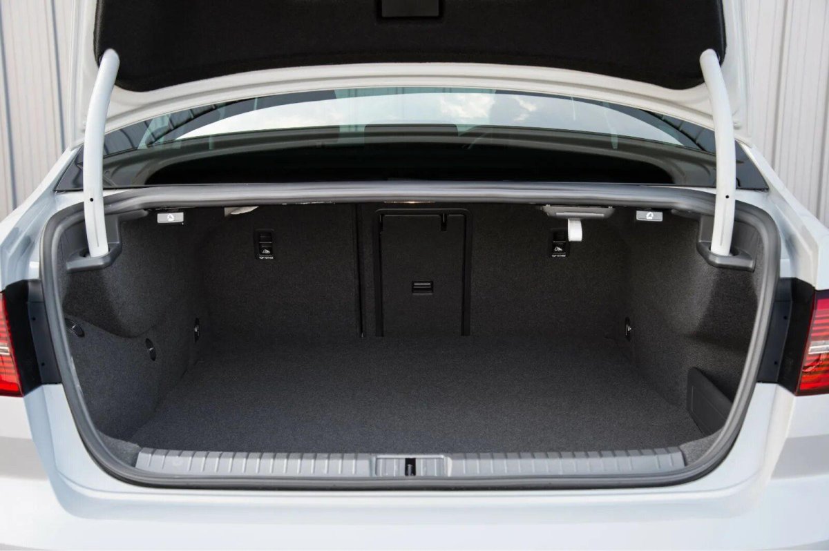 VW Passat GTE багажник