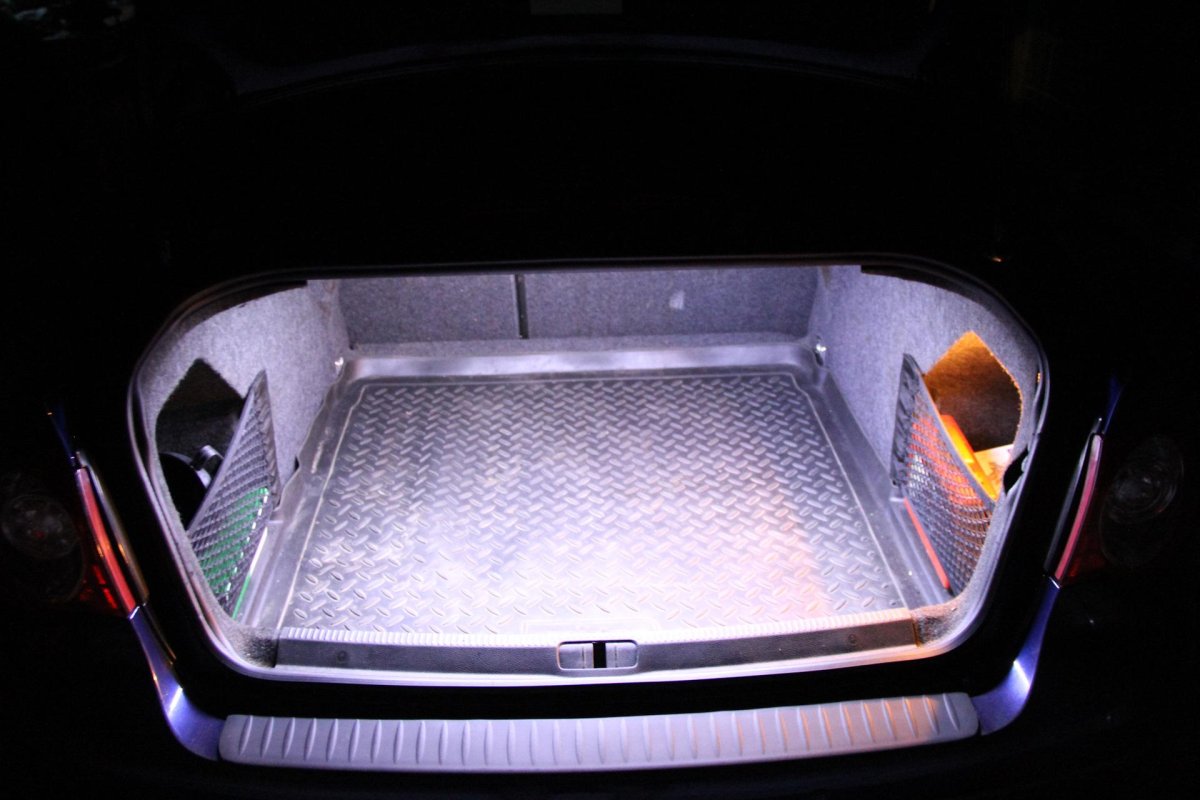 Passat b6 подсветка багажника