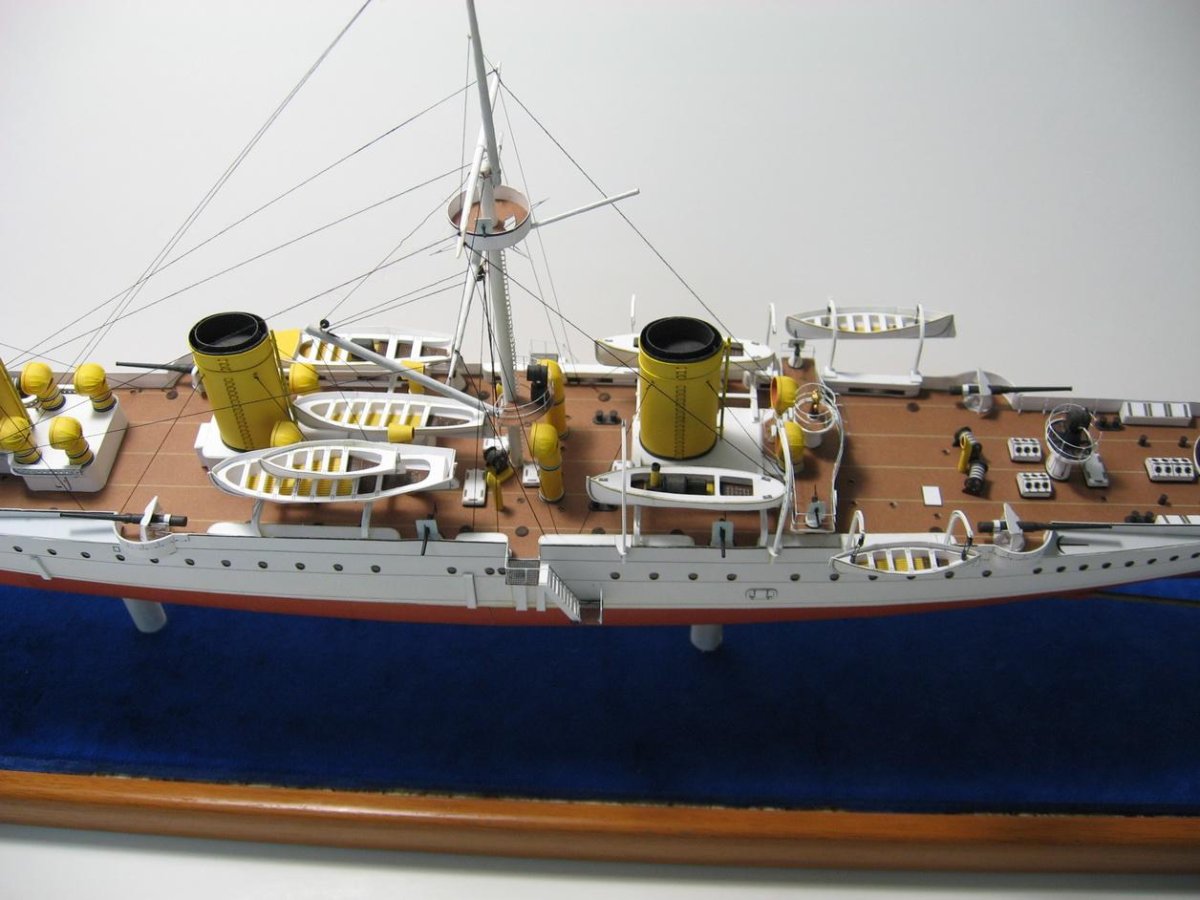 Бронепалубный крейсер Новик модель