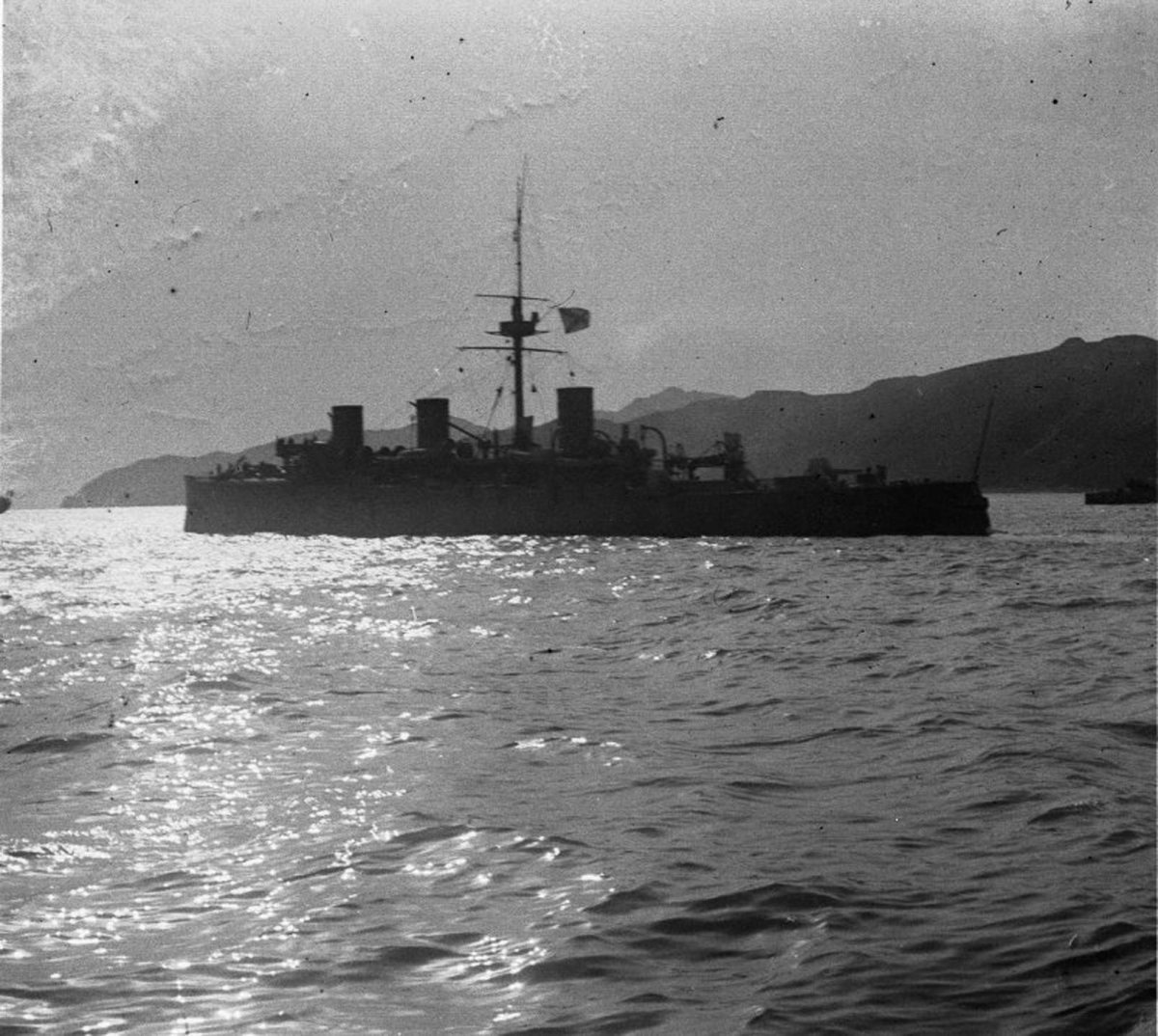 Крейсер Новик в порт Артуре