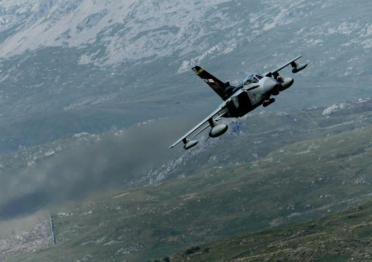 Боевой самолет на высоте