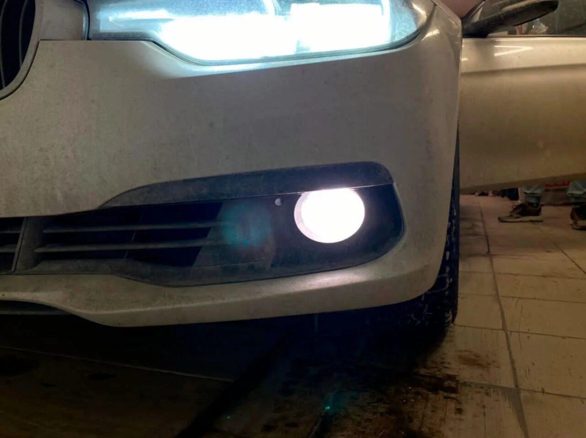 Ремонт оригинальных противотуманок BMW