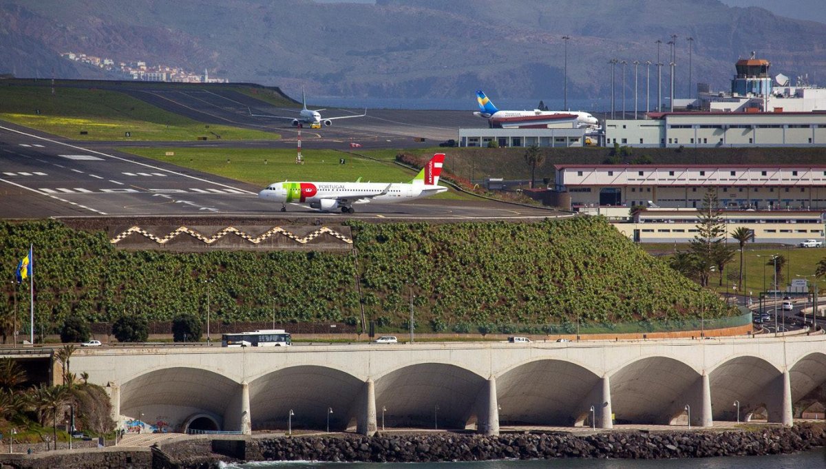 Аэропорт на острове Мадейра в Португалии